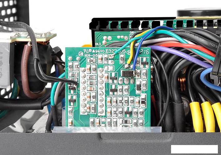 Блок питания Thermaltake Toughpower Grand RGB 750W Gold Full Modular [TPG-0750F-R]