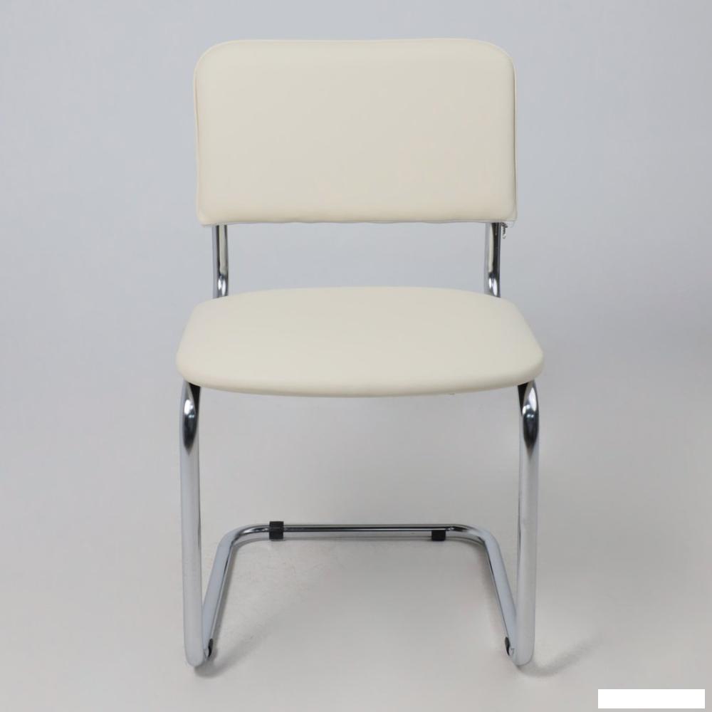 Офисный стул AksHome Славия (искусственная кожа, кремовый/хром)