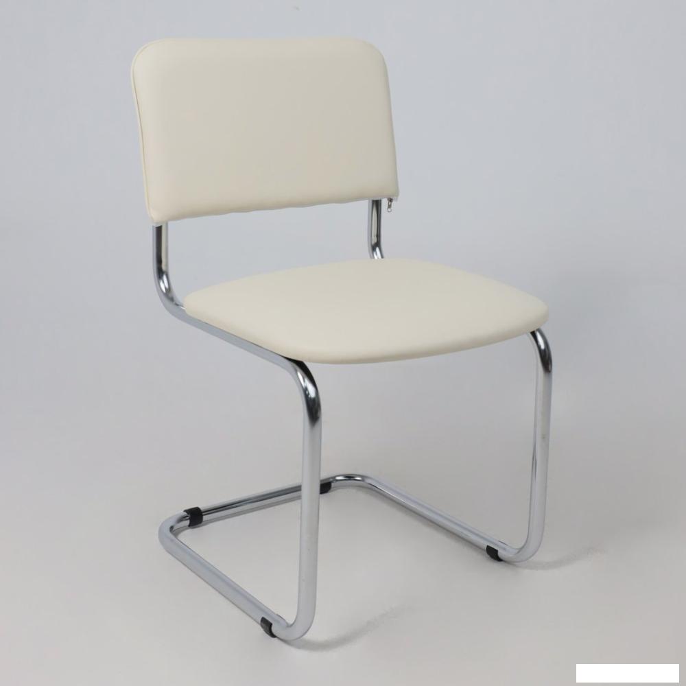 Офисный стул AksHome Славия (искусственная кожа, кремовый/хром)