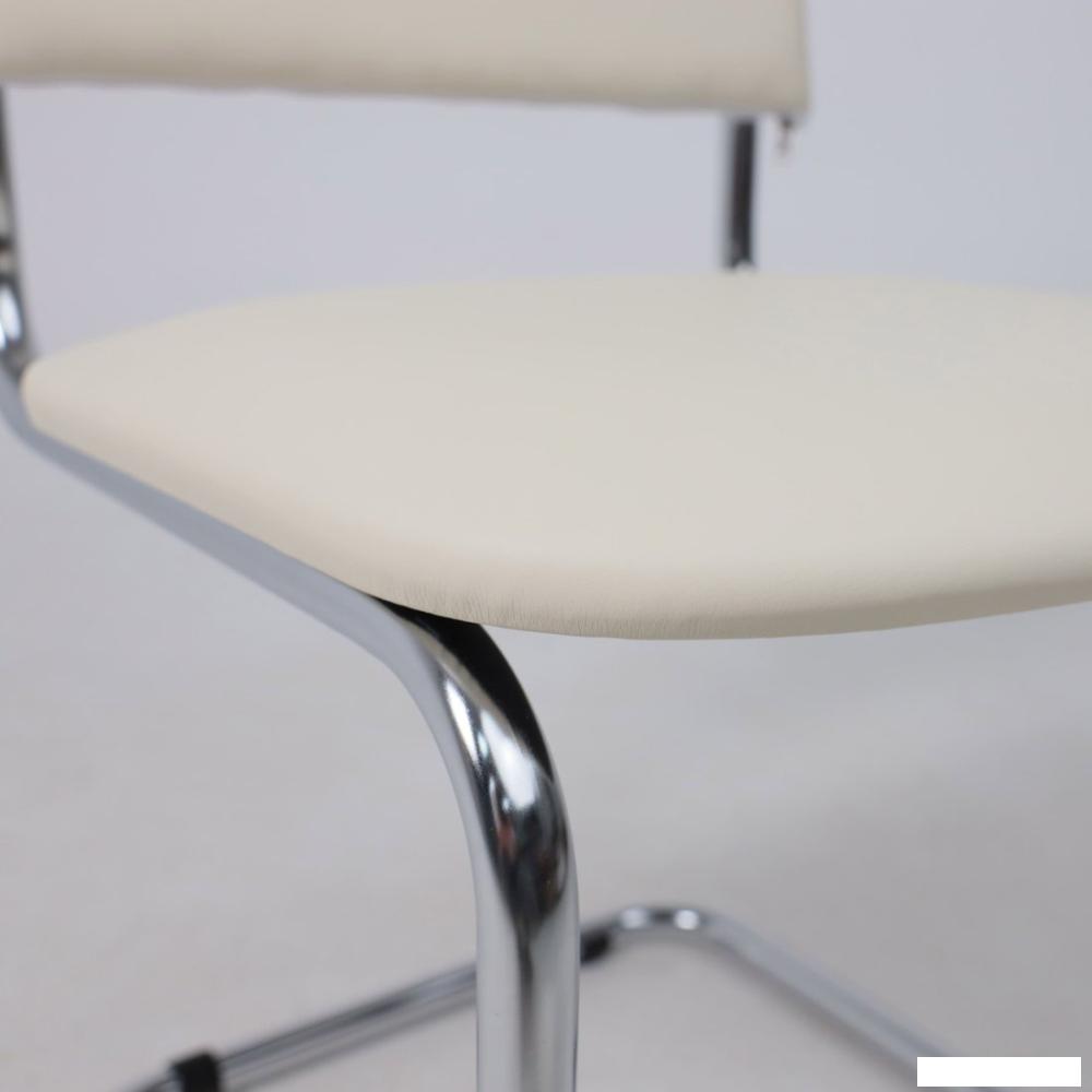 Офисный стул AksHome Славия (искусственная кожа, кремовый/хром)