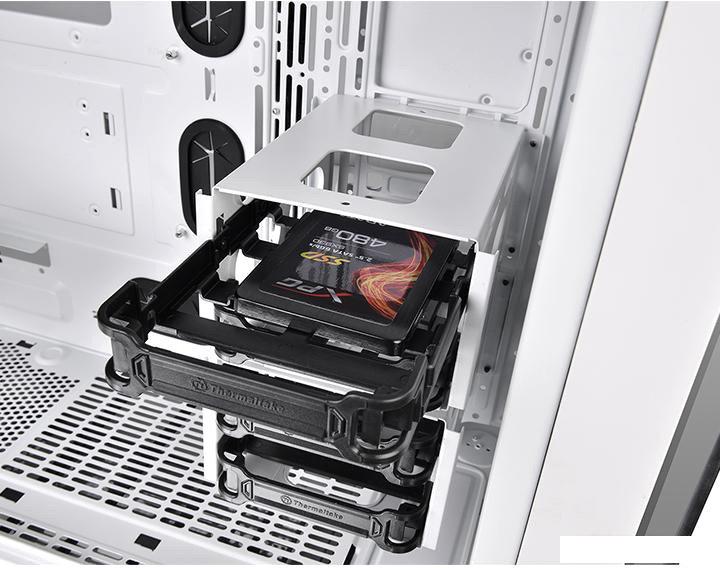 Корпус Thermaltake View 71 Tempered Glass Snow Edition
