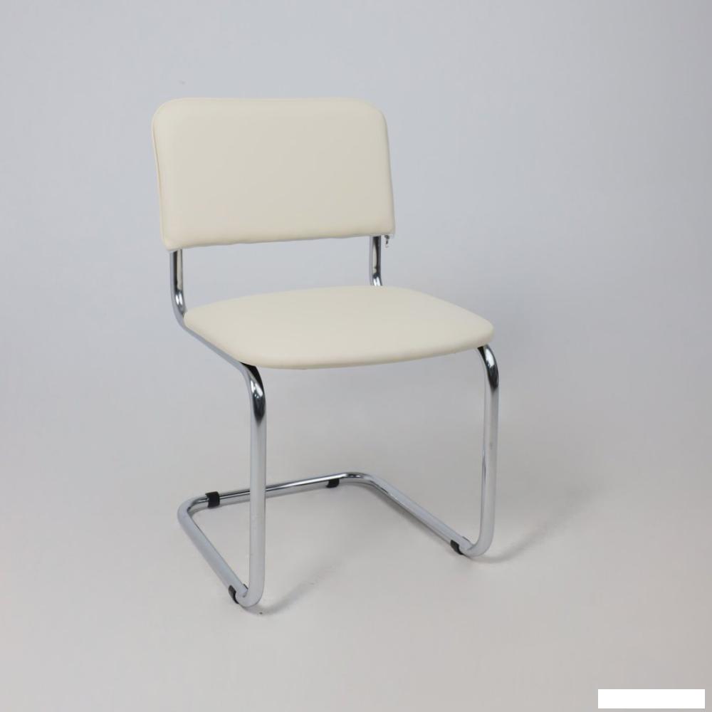 Офисный стул AksHome Славия (искусственная кожа, кремовый/хром)