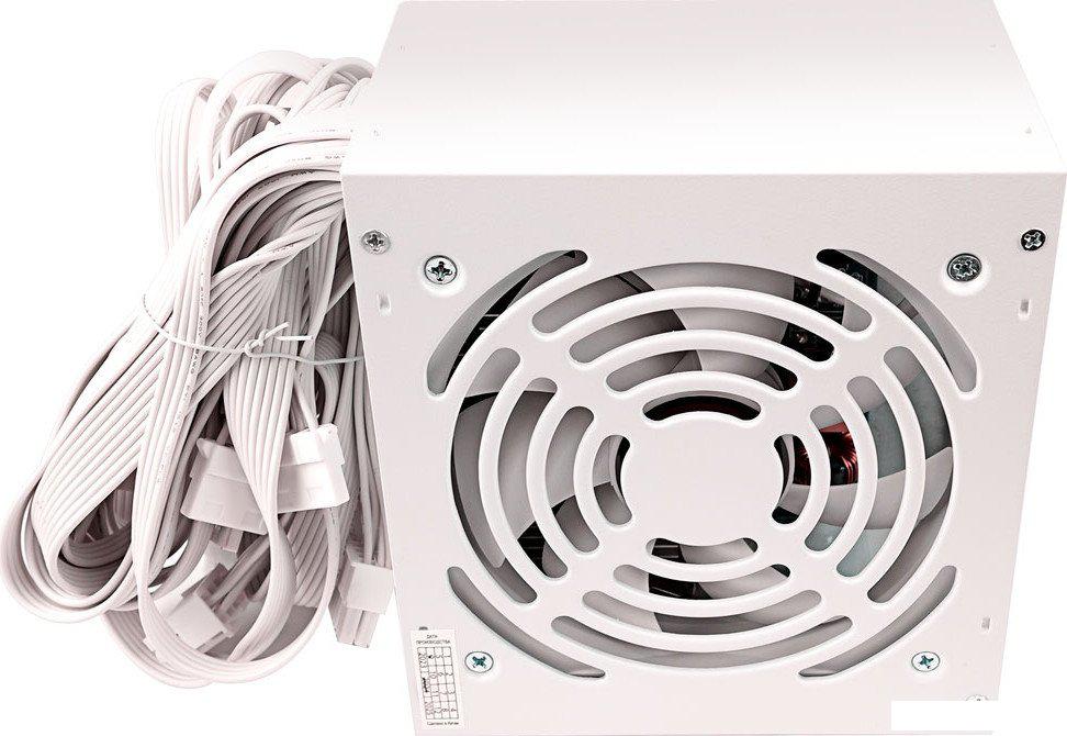 Блок питания Ginzzu CB600 (белый)