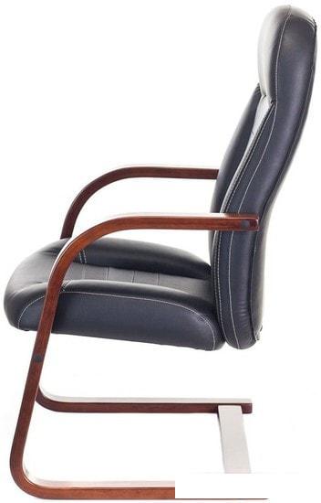 Офисный стул Бюрократ T-9923WALNUT-AV (черный)