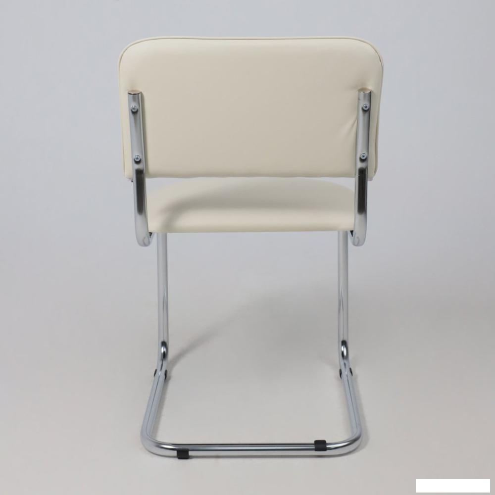 Офисный стул AksHome Славия (искусственная кожа, кремовый/хром)