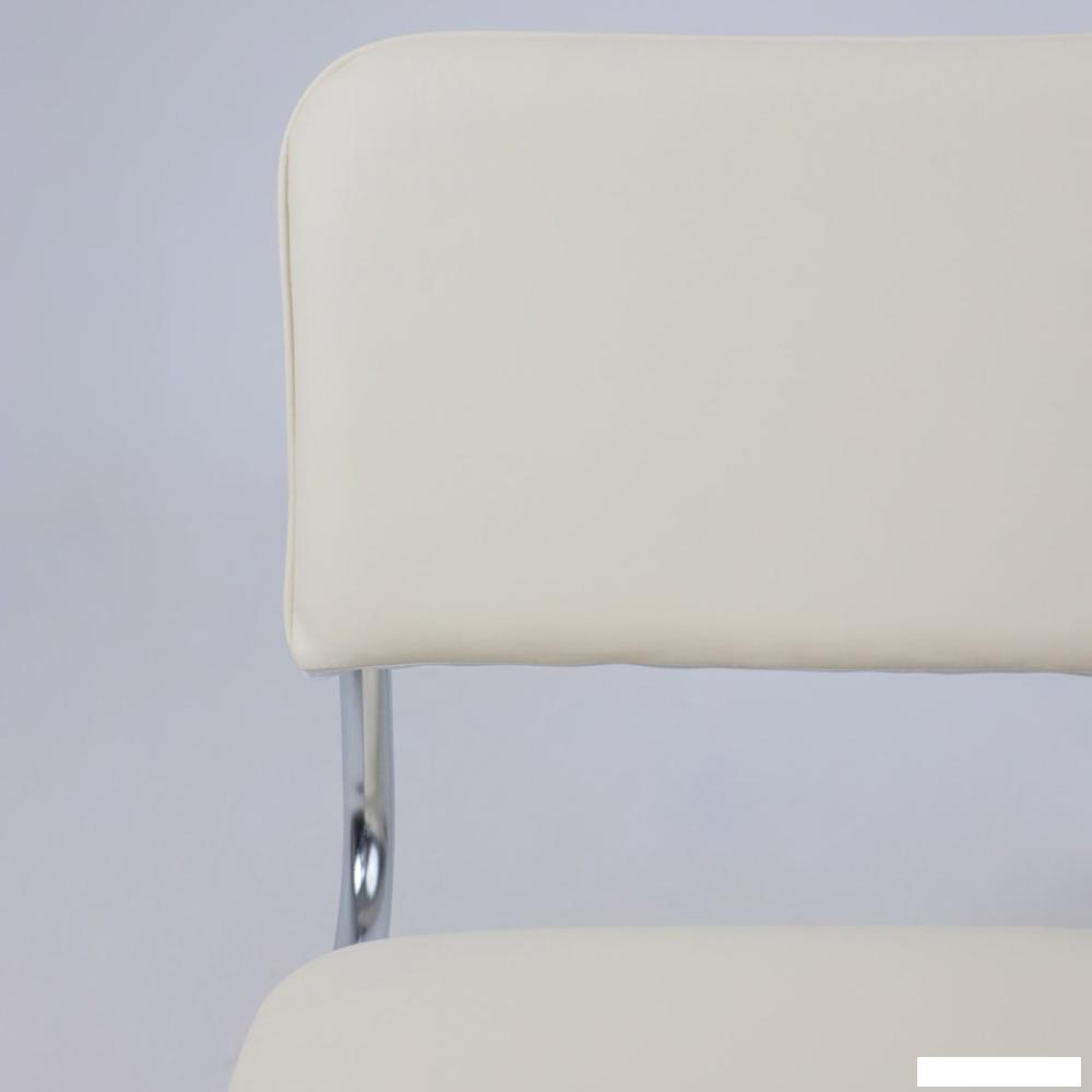 Офисный стул AksHome Славия (искусственная кожа, кремовый/хром)