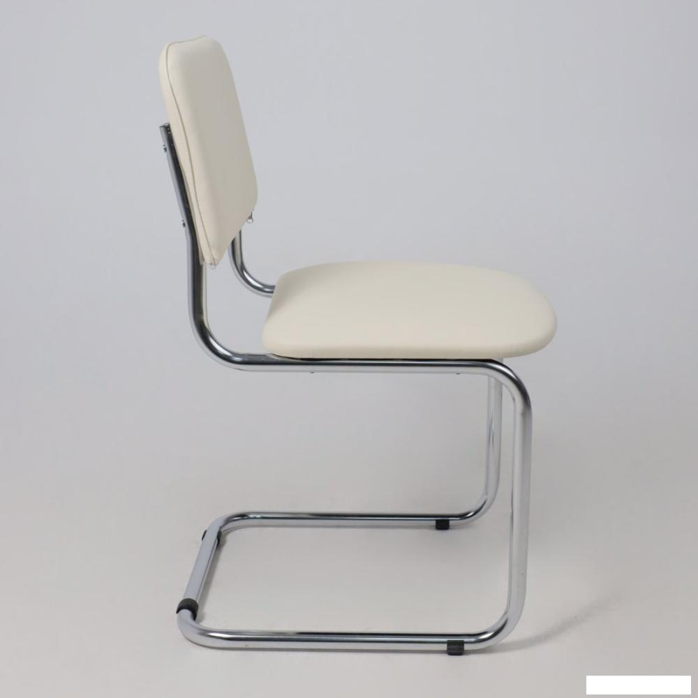 Офисный стул AksHome Славия (искусственная кожа, кремовый/хром)