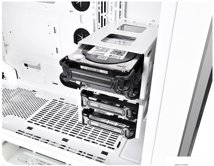 Корпус Thermaltake View 71 Tempered Glass Snow Edition